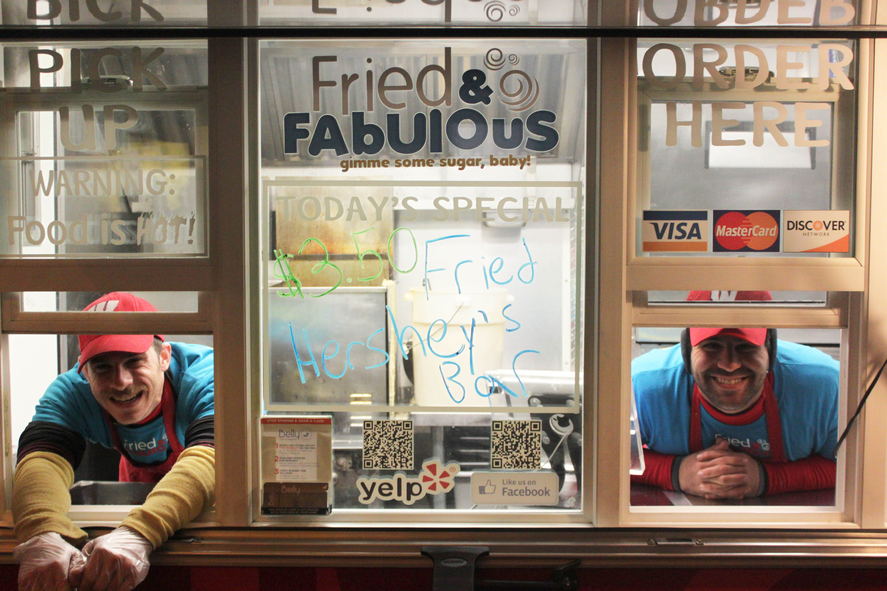 Ian Kelly and Fried and Fabulous owner Steve Lawrence greet their late-night customers with smiles.
Photo by: Tessa Hahn